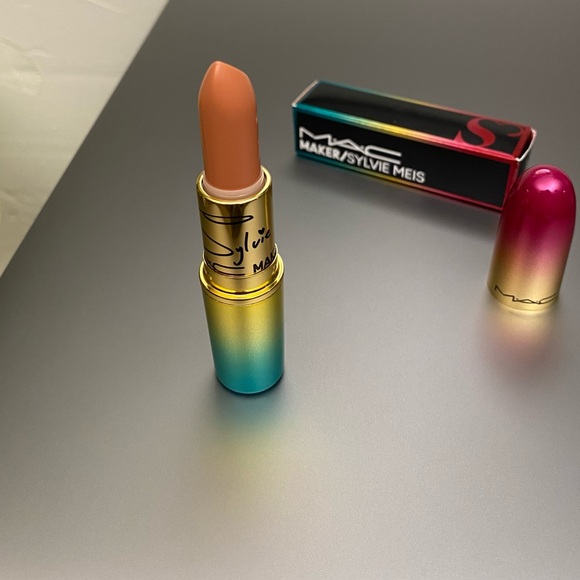 MAC Maker/Sylvie Meis Lipstick ~ satin finish - Picture 3 of 4